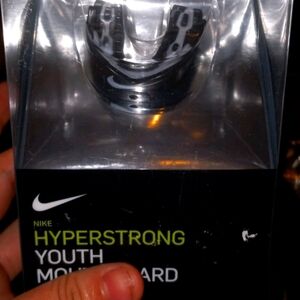 Nike hyperstrong Youth mouthguard